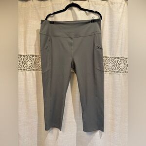 Eddie Bauer 3/4 Olive Green Leggings